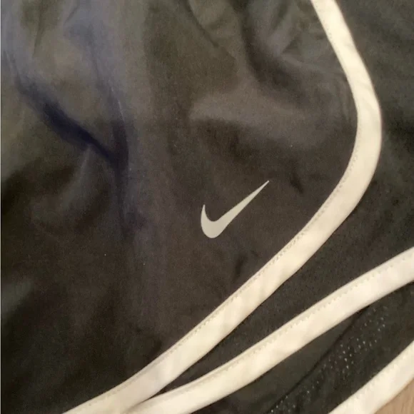 Host Pick ⭐️ Nike & Adidas Bundle of Three - Picture 6 of 9